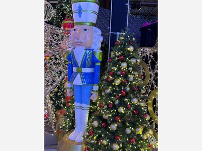 The Biggest Holiday Décor Sale in the Tri-State